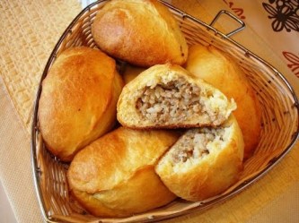 Печеные пирожки с мясом